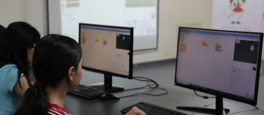 Des jeunes filles de la Bekaa réécrivent leur avenir grâce à la technologie et au leadership